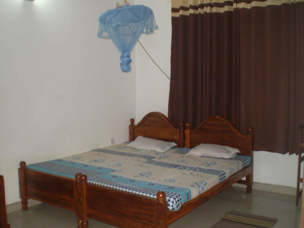 Grand Hilton Hotel Negombo Esterno foto