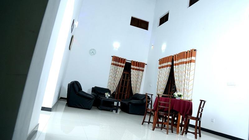 Grand Hilton Hotel Negombo Esterno foto