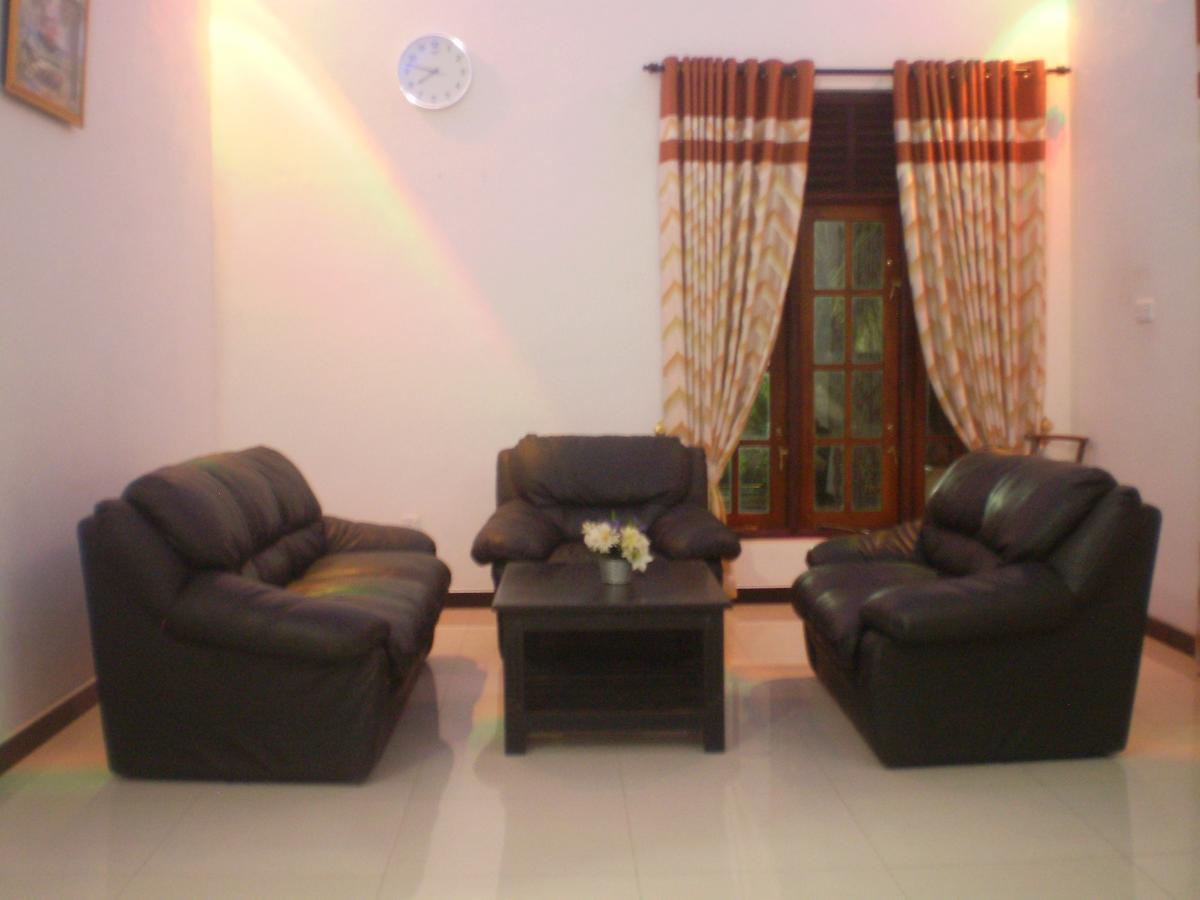 Grand Hilton Hotel Negombo Esterno foto