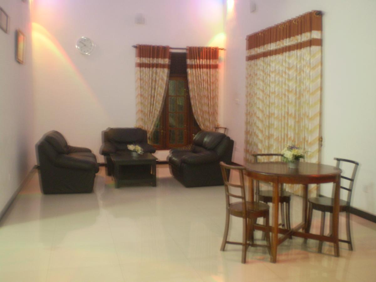 Grand Hilton Hotel Negombo Esterno foto